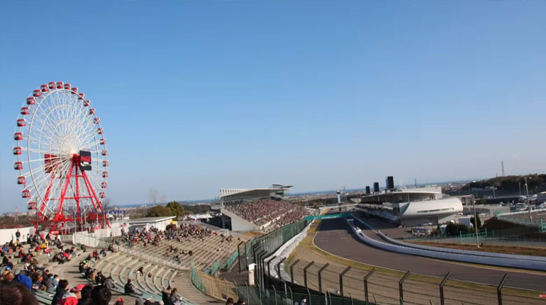 鈴鹿サーキット 観覧車とグランドスタンド