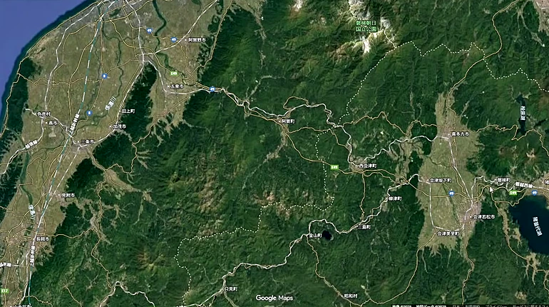 会津若松市と新潟県の位置関係